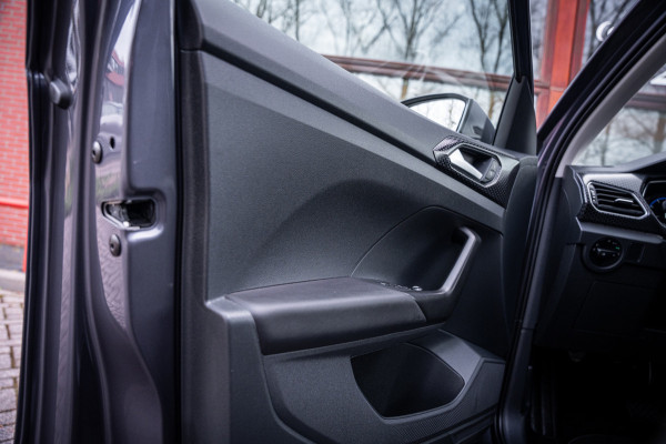 Volkswagen T-Cross 1.5 TSI Style Automaat 150pk | Virtual cockpit | Led | Trekhaak | Adapt. Cruise | Stoelverwarming | Keyless |