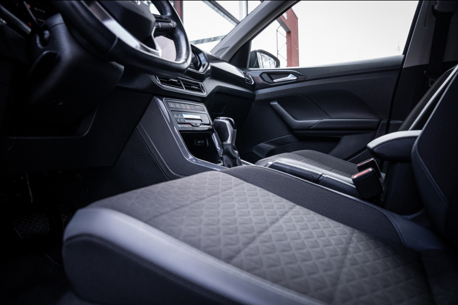 Volkswagen T-Cross 1.5 TSI Style Automaat 150pk | Virtual cockpit | Led | Trekhaak | Adapt. Cruise | Stoelverwarming | Keyless |