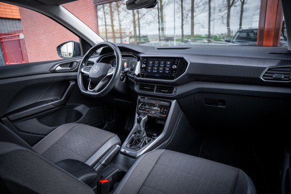 Volkswagen T-Cross 1.5 TSI Style Automaat 150pk | Virtual cockpit | Led | Trekhaak | Adapt. Cruise | Stoelverwarming | Keyless |