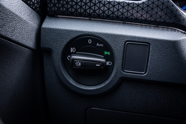 Volkswagen T-Cross 1.5 TSI Style Automaat 150pk | Virtual cockpit | Led | Trekhaak | Adapt. Cruise | Stoelverwarming | Keyless |