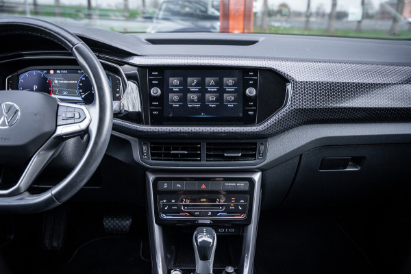 Volkswagen T-Cross 1.5 TSI Style Automaat 150pk | Virtual cockpit | Led | Trekhaak | Adapt. Cruise | Stoelverwarming | Keyless |