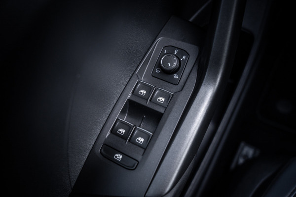Volkswagen T-Cross 1.5 TSI Style Automaat 150pk | Virtual cockpit | Led | Trekhaak | Adapt. Cruise | Stoelverwarming | Keyless |