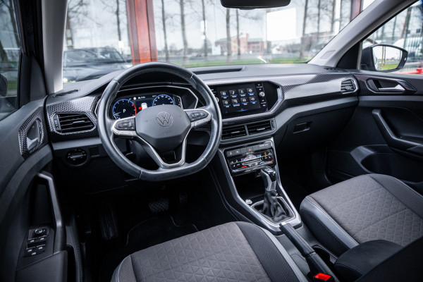 Volkswagen T-Cross 1.5 TSI Style Automaat 150pk | Virtual cockpit | Led | Trekhaak | Adapt. Cruise | Stoelverwarming | Keyless |