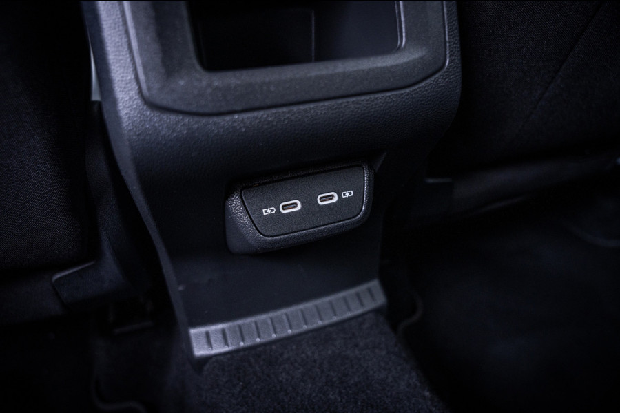 Volkswagen T-Cross 1.5 TSI Style Automaat 150pk | Virtual cockpit | Led | Trekhaak | Adapt. Cruise | Stoelverwarming | Keyless |