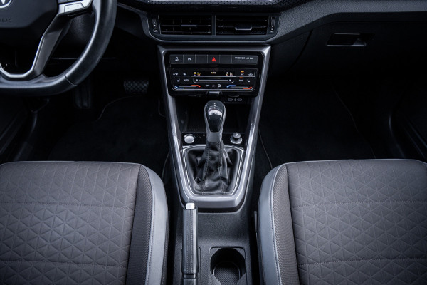 Volkswagen T-Cross 1.5 TSI Style Automaat 150pk | Virtual cockpit | Led | Trekhaak | Adapt. Cruise | Stoelverwarming | Keyless |