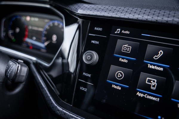 Volkswagen T-Cross 1.5 TSI Style Automaat 150pk | Virtual cockpit | Led | Trekhaak | Adapt. Cruise | Stoelverwarming | Keyless |