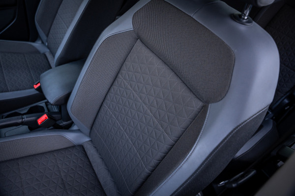 Volkswagen T-Cross 1.5 TSI Style Automaat 150pk | Virtual cockpit | Led | Trekhaak | Adapt. Cruise | Stoelverwarming | Keyless |