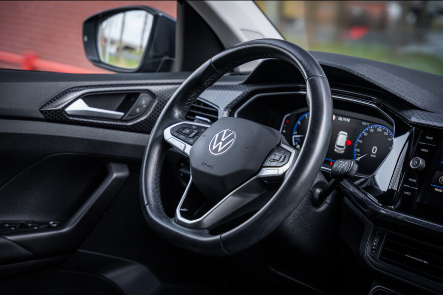 Volkswagen T-Cross 1.5 TSI Style Automaat 150pk | Virtual cockpit | Led | Trekhaak | Adapt. Cruise | Stoelverwarming | Keyless |