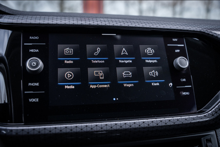 Volkswagen T-Cross 1.5 TSI Style Automaat 150pk | Virtual cockpit | Led | Trekhaak | Adapt. Cruise | Stoelverwarming | Keyless |