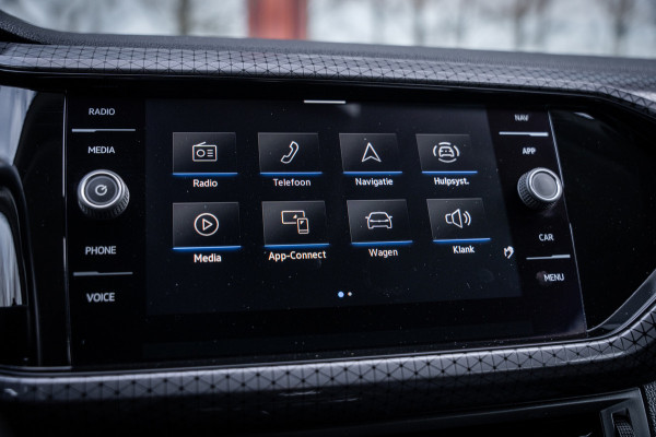Volkswagen T-Cross 1.5 TSI Style Automaat 150pk | Virtual cockpit | Led | Trekhaak | Adapt. Cruise | Stoelverwarming | Keyless |