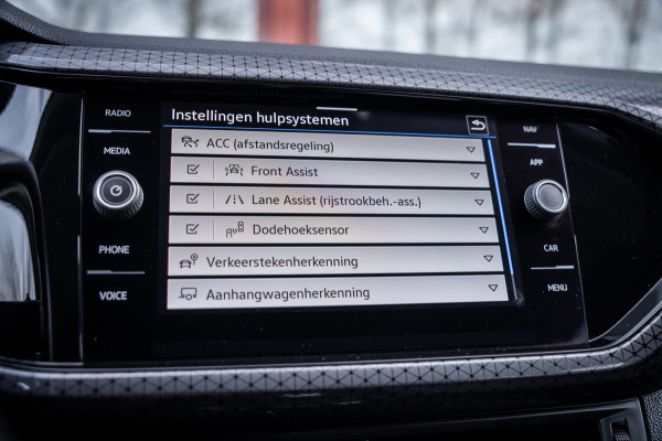 Volkswagen T-Cross 1.5 TSI Style Automaat 150pk | Virtual cockpit | Led | Trekhaak | Adapt. Cruise | Stoelverwarming | Keyless |