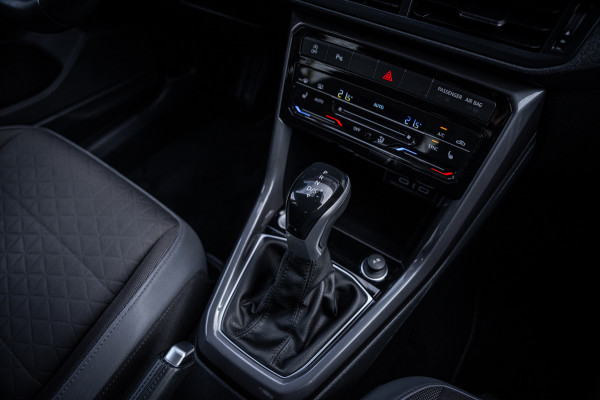 Volkswagen T-Cross 1.5 TSI Style Automaat 150pk | Virtual cockpit | Led | Trekhaak | Adapt. Cruise | Stoelverwarming | Keyless |