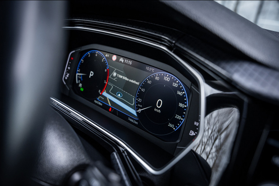 Volkswagen T-Cross 1.5 TSI Style Automaat 150pk | Virtual cockpit | Led | Trekhaak | Adapt. Cruise | Stoelverwarming | Keyless |