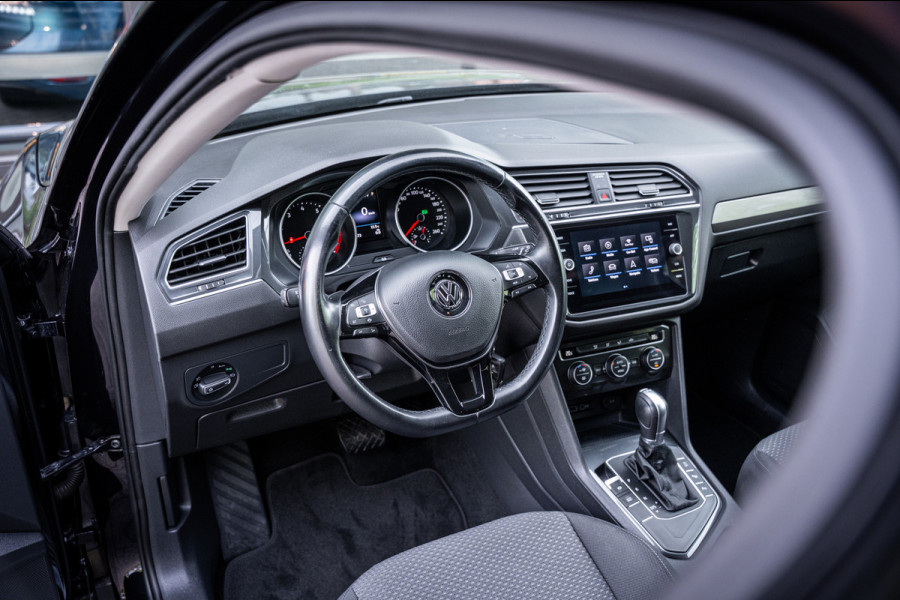 Volkswagen Tiguan Allspace 1.5 TSI Comfortline Business | 7 persoons | Trekhaak | Elektrische achterklep | Navigatie | Carplay |