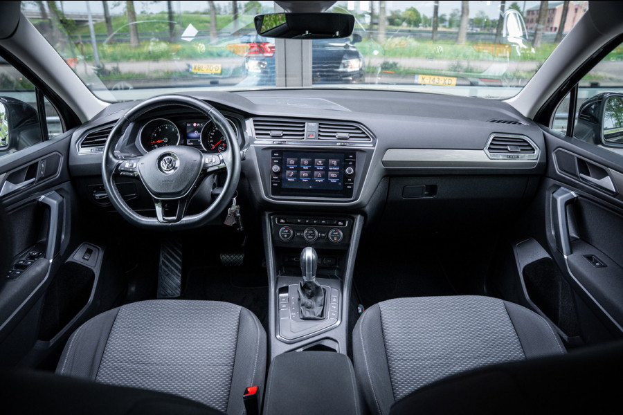 Volkswagen Tiguan Allspace 1.5 TSI Comfortline Business | 7 persoons | Trekhaak | Elektrische achterklep | Navigatie | Carplay |