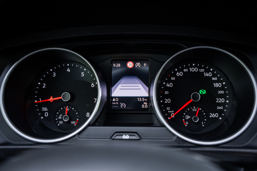 Volkswagen Tiguan Allspace 1.5 TSI Comfortline Business | 7 persoons | Trekhaak | Elektrische achterklep | Navigatie | Carplay |