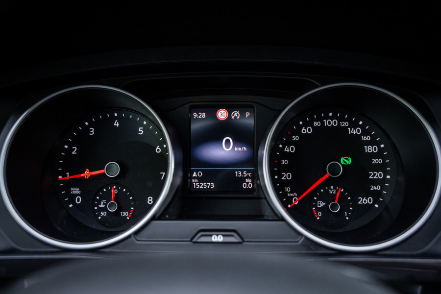 Volkswagen Tiguan Allspace 1.5 TSI Comfortline Business | 7 persoons | Trekhaak | Elektrische achterklep | Navigatie | Carplay |