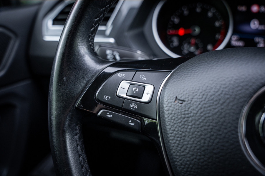 Volkswagen Tiguan Allspace 1.5 TSI Comfortline Business | 7 persoons | Trekhaak | Elektrische achterklep | Navigatie | Carplay |