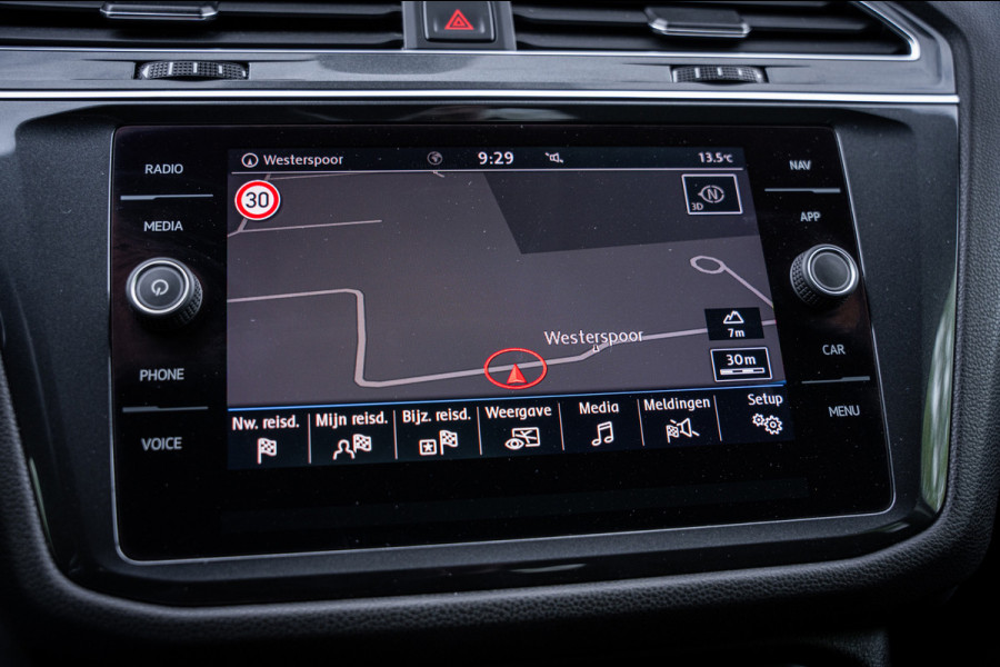 Volkswagen Tiguan Allspace 1.5 TSI Comfortline Business | 7 persoons | Trekhaak | Elektrische achterklep | Navigatie | Carplay |