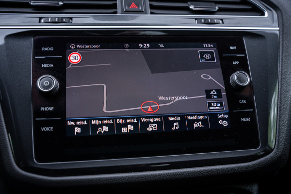 Volkswagen Tiguan Allspace 1.5 TSI Comfortline Business | 7 persoons | Trekhaak | Elektrische achterklep | Navigatie | Carplay |