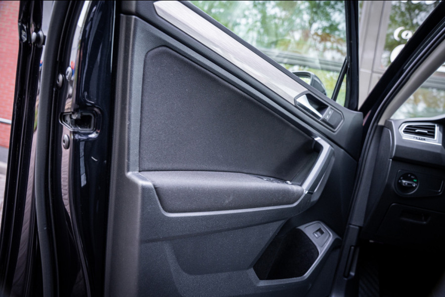 Volkswagen Tiguan Allspace 1.5 TSI Comfortline Business | 7 persoons | Trekhaak | Elektrische achterklep | Navigatie | Carplay |