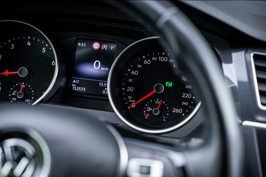 Volkswagen Tiguan Allspace 1.5 TSI Comfortline Business | 7 persoons | Trekhaak | Elektrische achterklep | Navigatie | Carplay |