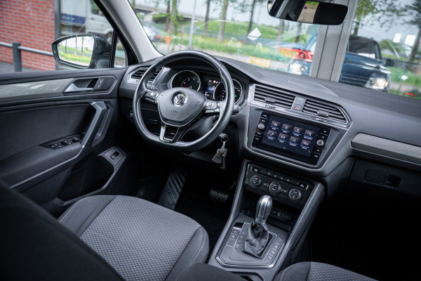 Volkswagen Tiguan Allspace 1.5 TSI Comfortline Business | 7 persoons | Trekhaak | Elektrische achterklep | Navigatie | Carplay |