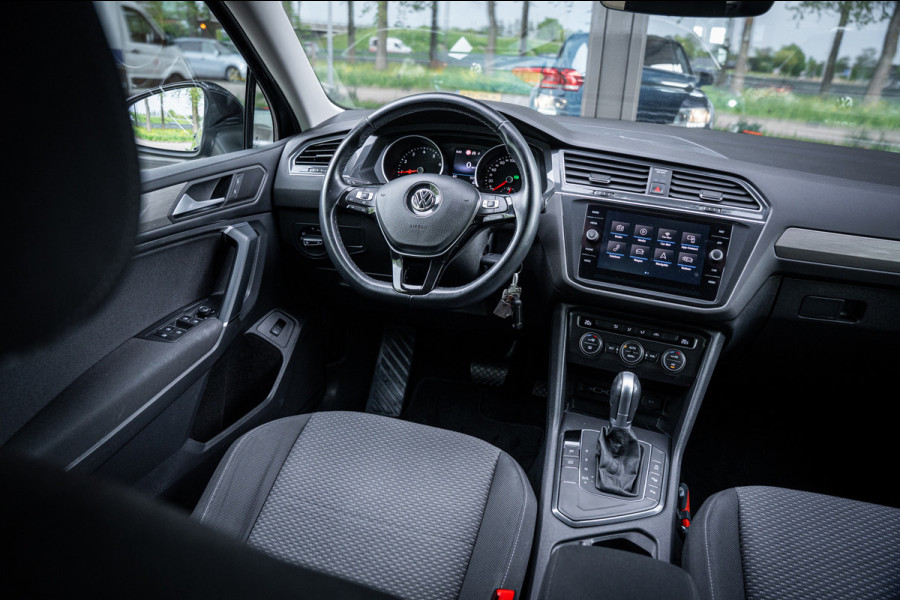 Volkswagen Tiguan Allspace 1.5 TSI Comfortline Business | 7 persoons | Trekhaak | Elektrische achterklep | Navigatie | Carplay |