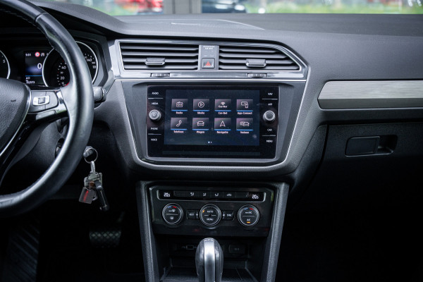 Volkswagen Tiguan Allspace 1.5 TSI Comfortline Business | 7 persoons | Trekhaak | Elektrische achterklep | Navigatie | Carplay |