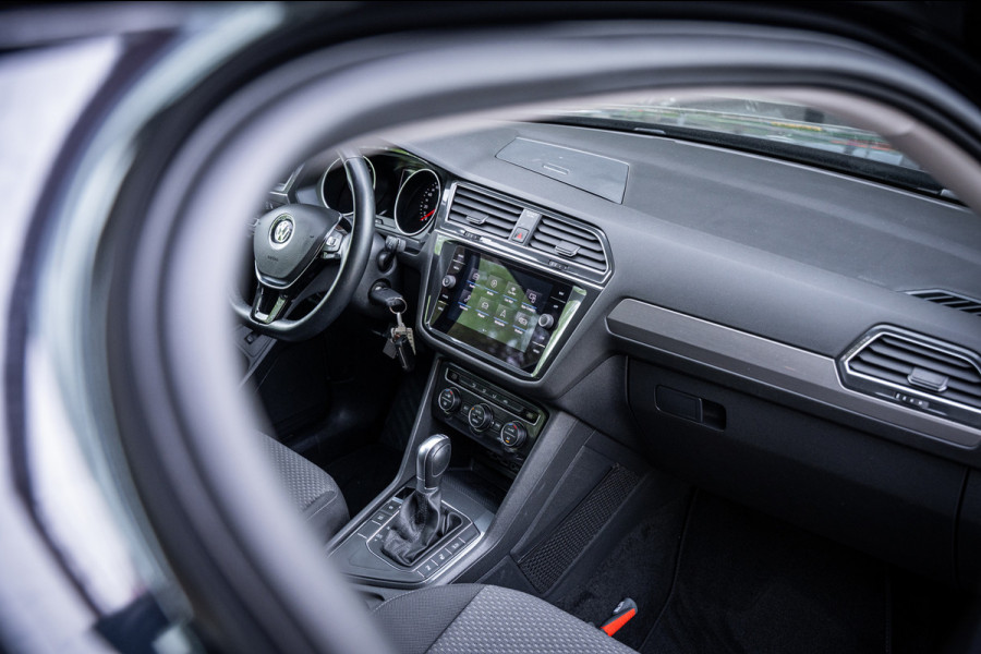 Volkswagen Tiguan Allspace 1.5 TSI Comfortline Business | 7 persoons | Trekhaak | Elektrische achterklep | Navigatie | Carplay |