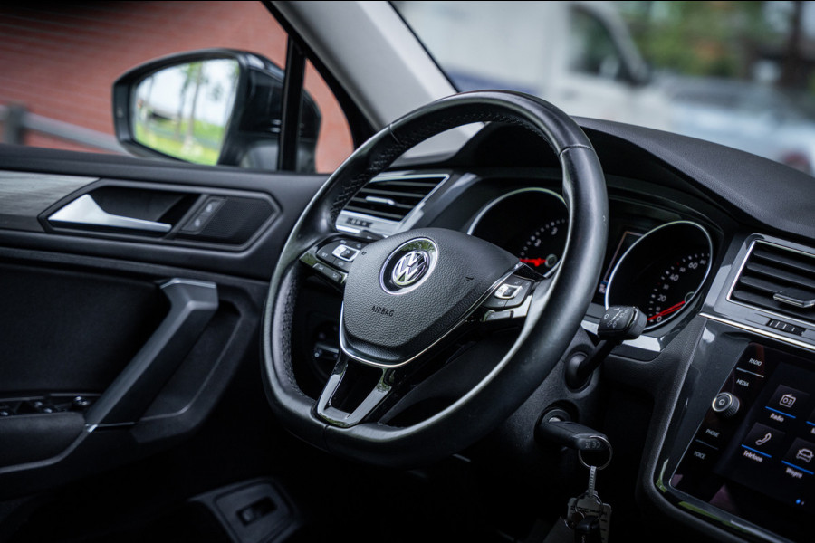 Volkswagen Tiguan Allspace 1.5 TSI Comfortline Business | 7 persoons | Trekhaak | Elektrische achterklep | Navigatie | Carplay |