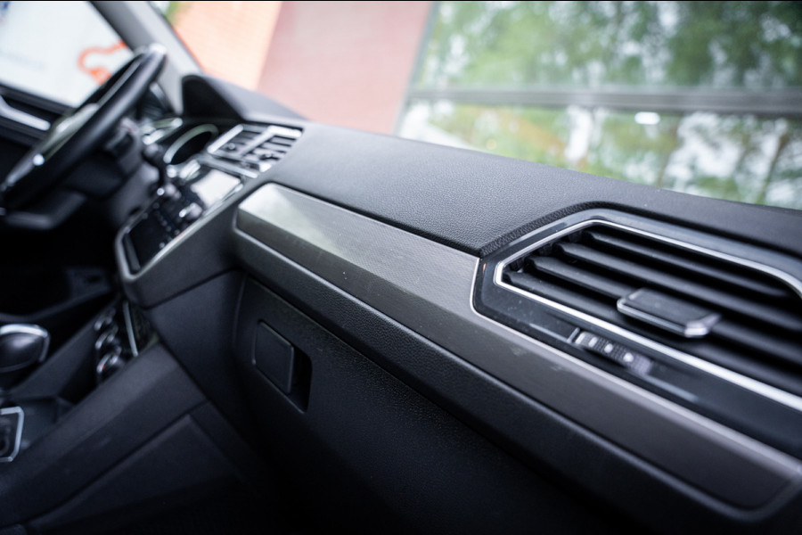 Volkswagen Tiguan Allspace 1.5 TSI Comfortline Business | 7 persoons | Trekhaak | Elektrische achterklep | Navigatie | Carplay |