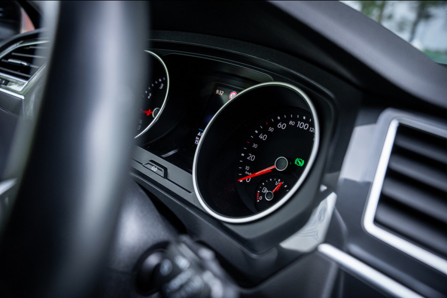 Volkswagen Tiguan Allspace 1.5 TSI Comfortline Business | 7 persoons | Trekhaak | Elektrische achterklep | Navigatie | Carplay |