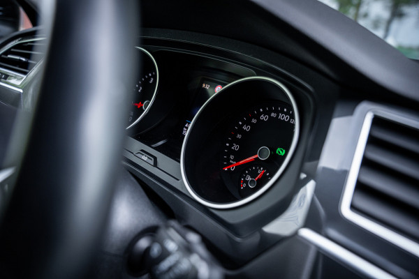 Volkswagen Tiguan Allspace 1.5 TSI Comfortline Business | 7 persoons | Trekhaak | Elektrische achterklep | Navigatie | Carplay |
