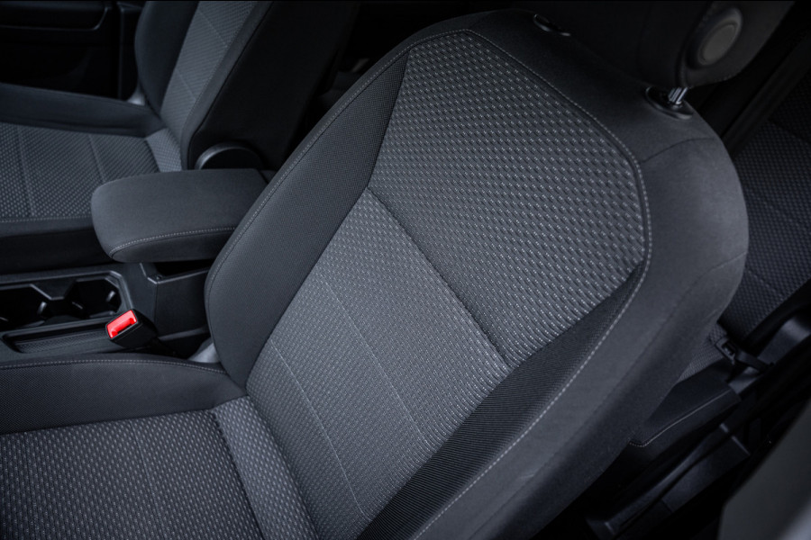 Volkswagen Tiguan Allspace 1.5 TSI Comfortline Business | 7 persoons | Trekhaak | Elektrische achterklep | Navigatie | Carplay |