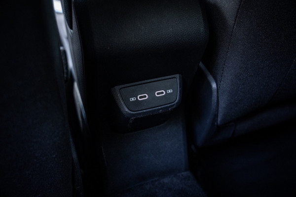 Volkswagen Polo 1.0 TSI 110pk Business | Beats | Keyless | Trekhaak | Led koplampen| Cruise control | Camera | Parkeerhulp |