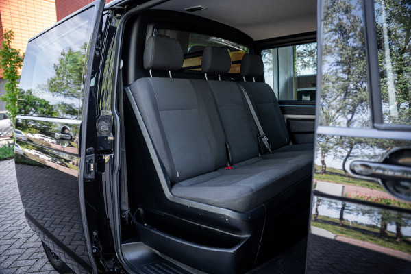 Volkswagen Transporter 2.0 TDI 150pk L2 Dubbel cabine DSG aut. | Trekhaak | Parkeerhulp | Navigatie |