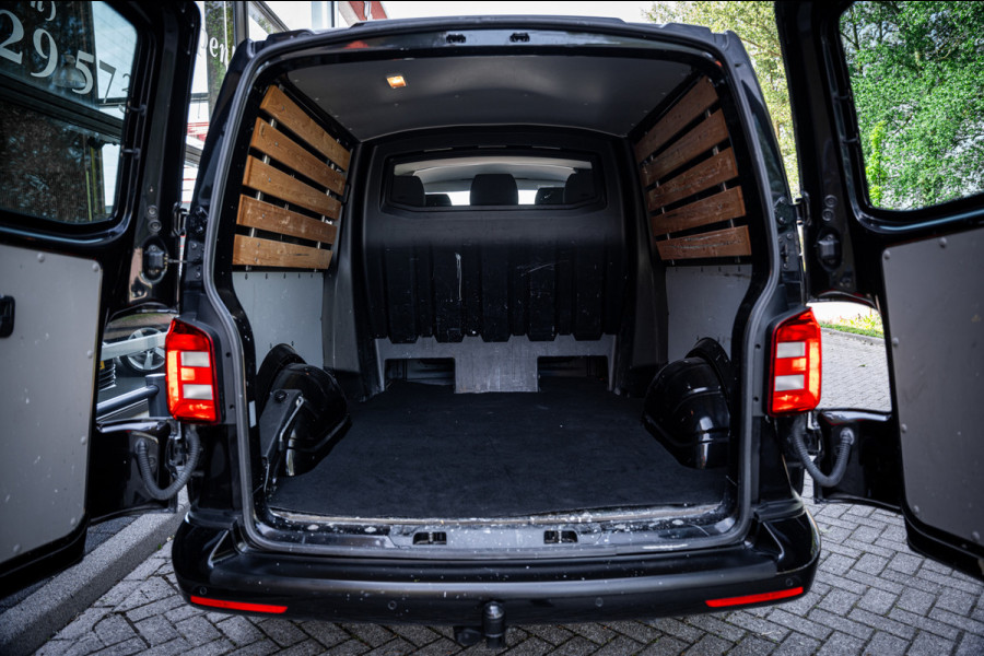 Volkswagen Transporter 2.0 TDI 150pk L2 Dubbel cabine DSG aut. | Trekhaak | Parkeerhulp | Navigatie |