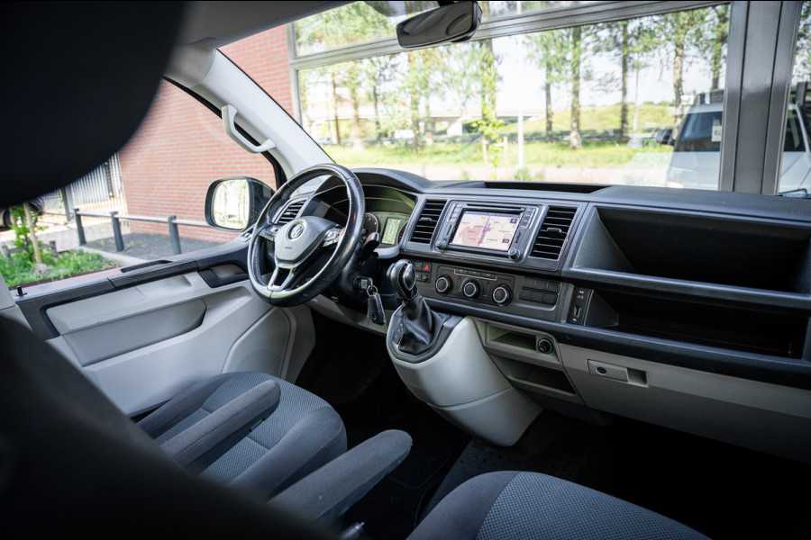Volkswagen Transporter 2.0 TDI 150pk L2 Dubbel cabine DSG aut. | Trekhaak | Parkeerhulp | Navigatie |