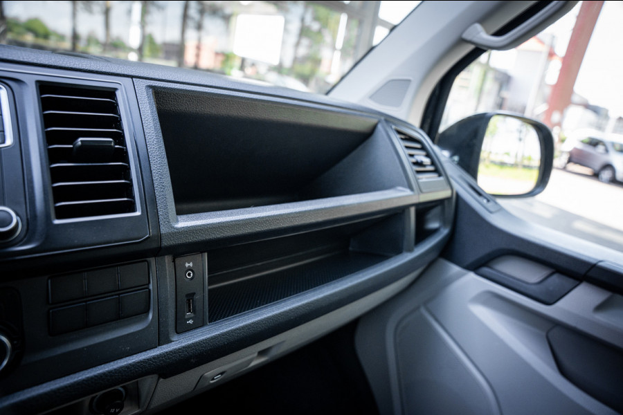 Volkswagen Transporter 2.0 TDI 150pk L2 Dubbel cabine DSG aut. | Trekhaak | Parkeerhulp | Navigatie |