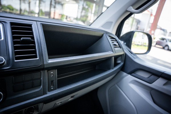 Volkswagen Transporter 2.0 TDI 150pk L2 Dubbel cabine DSG aut. | Trekhaak | Parkeerhulp | Navigatie |