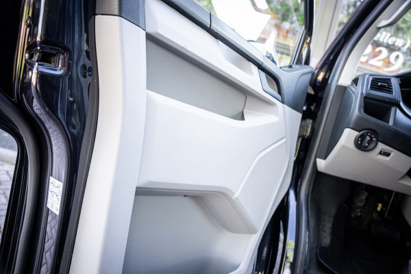 Volkswagen Transporter 2.0 TDI 150pk L2 Dubbel cabine DSG aut. | Trekhaak | Parkeerhulp | Navigatie |