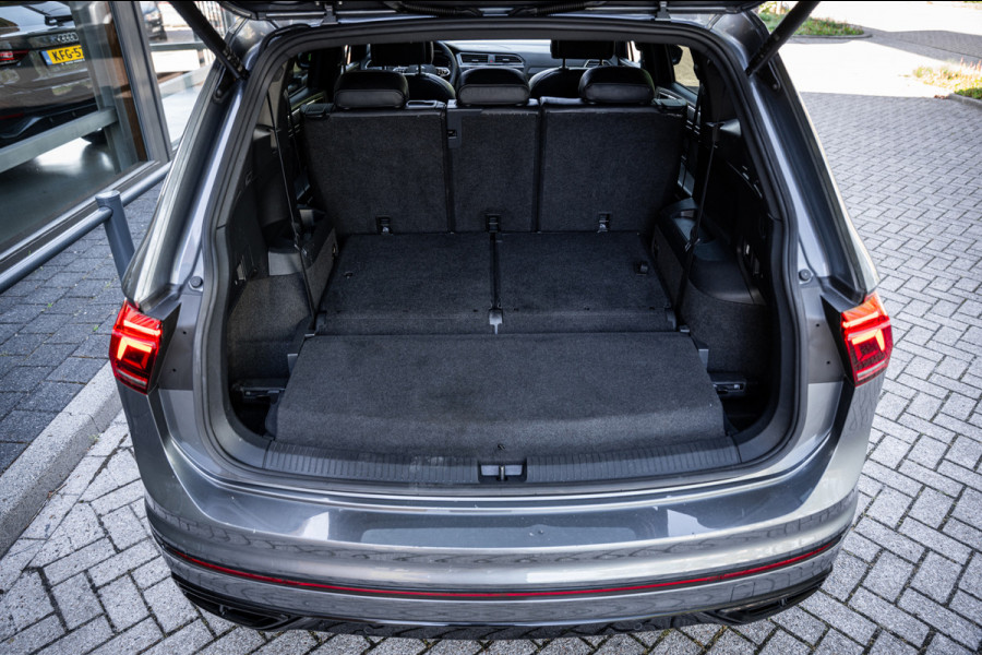 Volkswagen Tiguan Allspace 1.5 TSI R-Line Business+ | 7 persoons | Panoramadak | Leder | Trekhaak | Carplay | Stoel en stuurverw.|