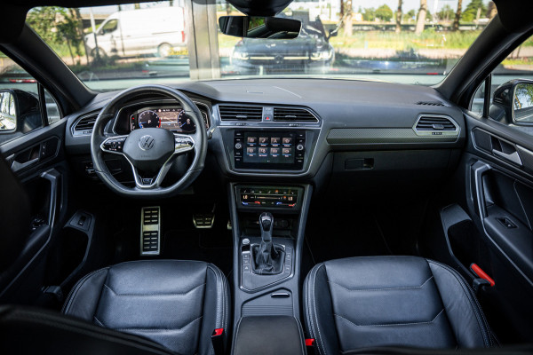 Volkswagen Tiguan Allspace 1.5 TSI R-Line Business+ | 7 persoons | Panoramadak | Leder | Trekhaak | Carplay | Stoel en stuurverw.|