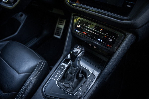 Volkswagen Tiguan Allspace 1.5 TSI R-Line Business+ | 7 persoons | Panoramadak | Leder | Trekhaak | Carplay | Stoel en stuurverw.|