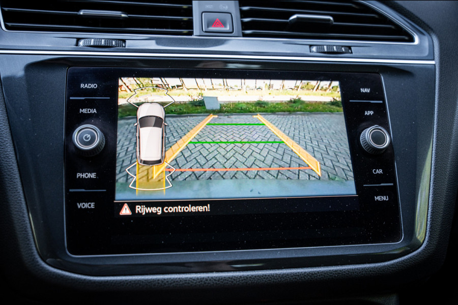 Volkswagen Tiguan Allspace 1.5 TSI R-Line Business+ | 7 persoons | Panoramadak | Leder | Trekhaak | Carplay | Stoel en stuurverw.|