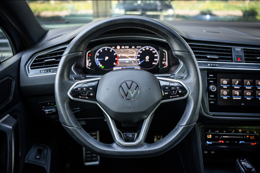 Volkswagen Tiguan Allspace 1.5 TSI R-Line Business+ | 7 persoons | Panoramadak | Leder | Trekhaak | Carplay | Stoel en stuurverw.|