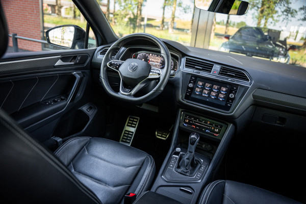 Volkswagen Tiguan Allspace 1.5 TSI R-Line Business+ | 7 persoons | Panoramadak | Leder | Trekhaak | Carplay | Stoel en stuurverw.|