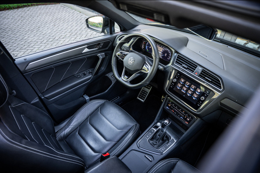 Volkswagen Tiguan Allspace 1.5 TSI R-Line Business+ | 7 persoons | Panoramadak | Leder | Trekhaak | Carplay | Stoel en stuurverw.|