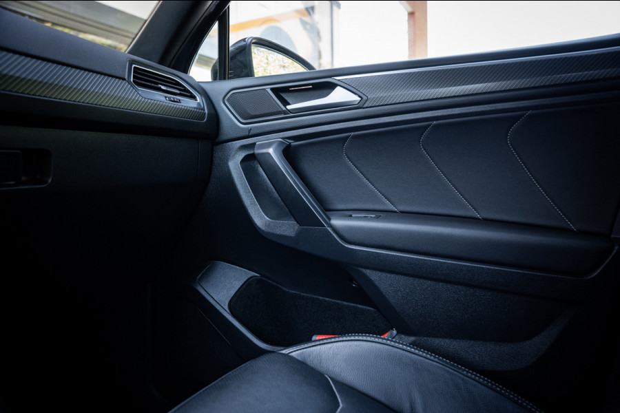 Volkswagen Tiguan Allspace 1.5 TSI R-Line Business+ | 7 persoons | Panoramadak | Leder | Trekhaak | Carplay | Stoel en stuurverw.|